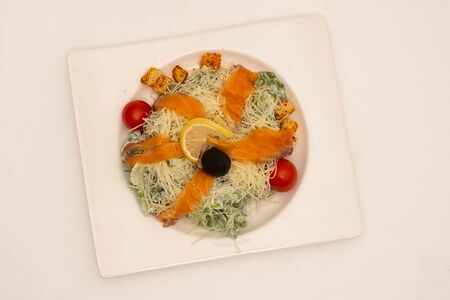 Цезарь со слабосоленой семгой