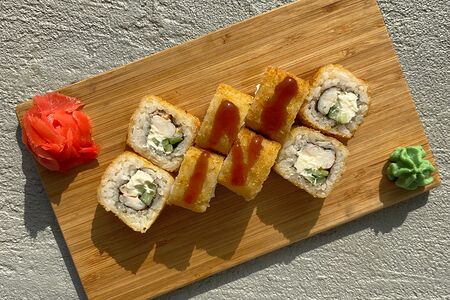 Ролл с креветкой