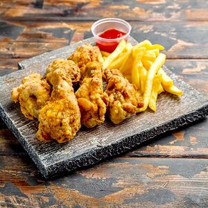 Куриные крылья с овощами