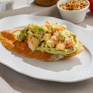 Тартин с креветками и авокадо