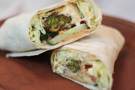 Фалафель в лаваше веганский