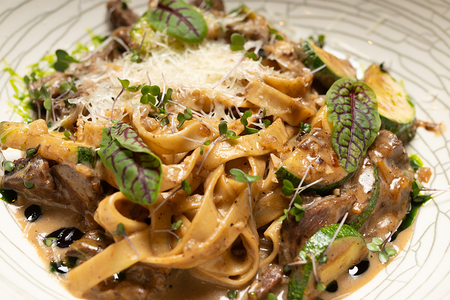 Паста с говяжьими щечками