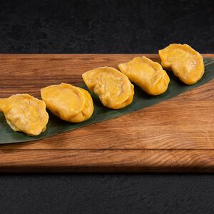 Вареные пельмени с говядиной и капустой