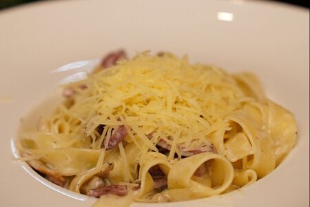 Феттуччине с ветчиной и грибами