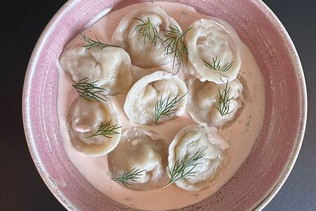 Пельмени щука и судак с икорным соусом 