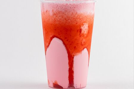 Молочный коктейль клубничный