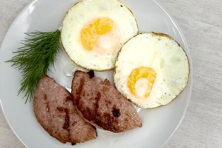 Яичница с ветчиной