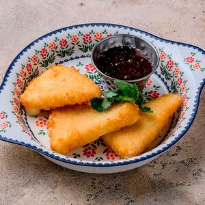 Жареный сыр Сулугуни с аджичным мёдом