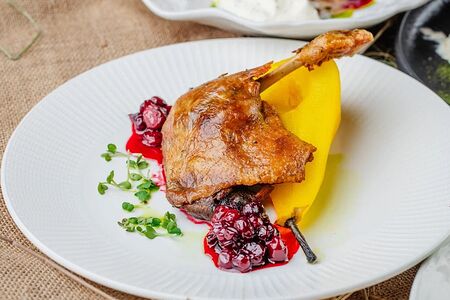 Томленая утиная ножка