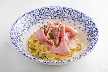 Спагетти в сливочном соусе с тамбовским окороком