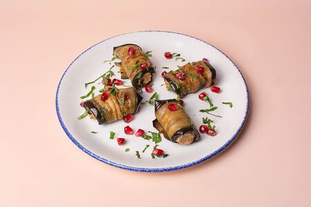 Рулетики из жареных баклажанов
