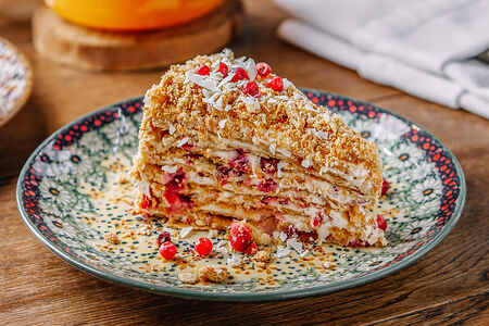 Деревенский торт с брусникой