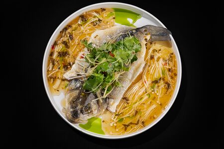 Сибас на пару с имбирем и тайскими специями