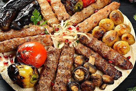 Ассорти люля-кебаб с овощами