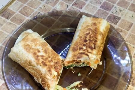 Хот-дог в лаваше с двумя сосискам