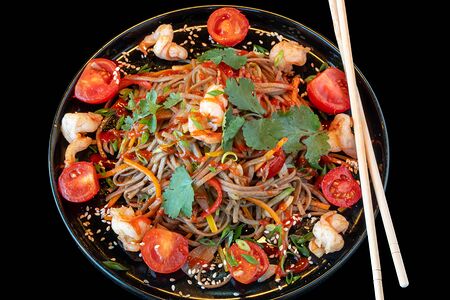 Гречневая лапша соба с креветками