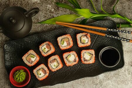 Ролл Калифорния с крабом