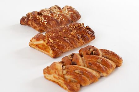 Слойка сахарная вишня