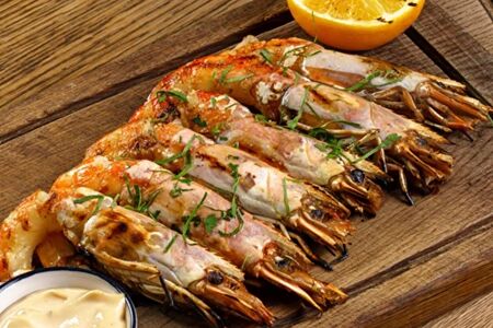 Красные креветки на гриле