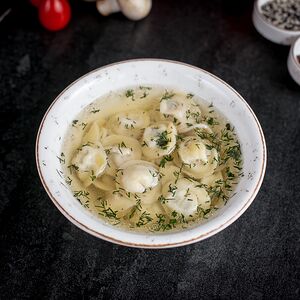 Пельмени с бульоном