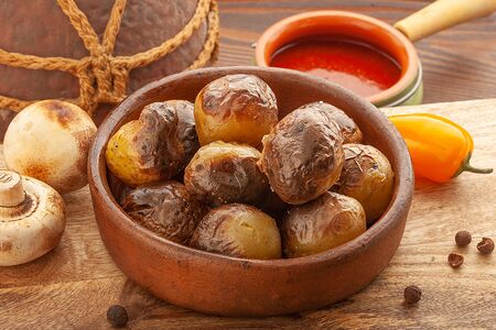 Молодой мини-картофель на углях