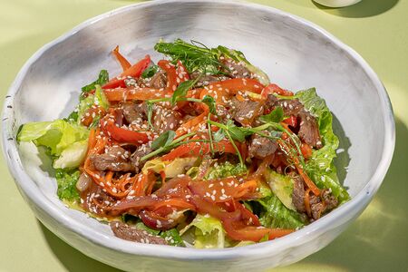 Теплый салат с говядиной