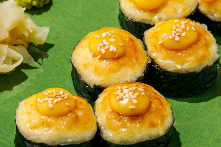 Запеченный ролл с крабом