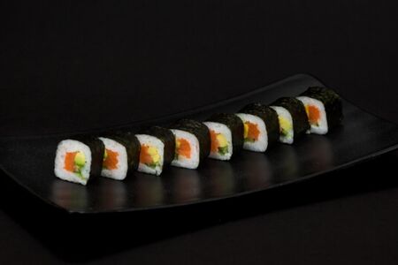 Ролл с лососем