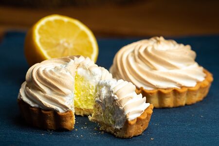 Тарталетка лимонная с меренгой