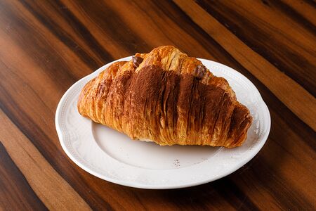 Круассан с шоколадным кремом