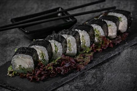 Сливочный ролл с огурцом