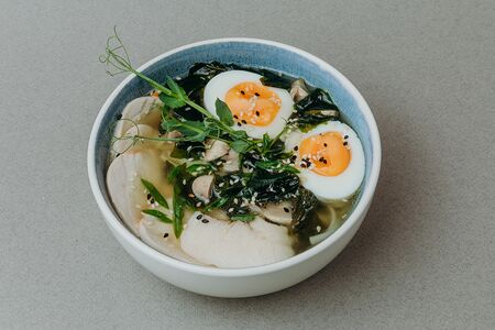 Рамен с копчёной курицей