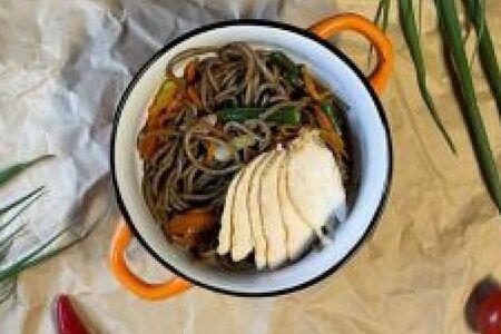 Wok гречневый с креветками и овощами микс с терияки соусом