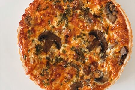 Киш курица-грибы