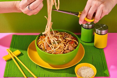 Вок со свининой в кисло-сладком соусе