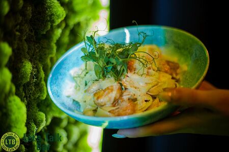 Паста с креветками в чесночно-сливочном соусе