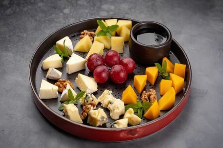 Ассорти из европейских сыров