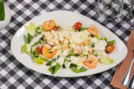 Салат Цезарь с креветками