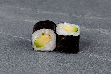 Хосомаки с авокадо