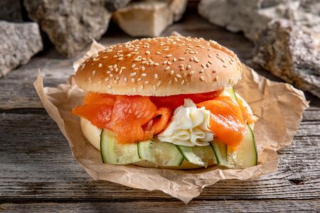 Бейгл с лососем