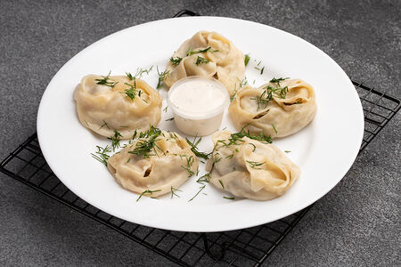 Манты с говядиной и салатик