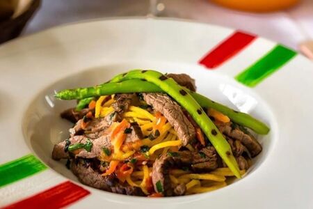 Тальолини с говядиной и спаржей