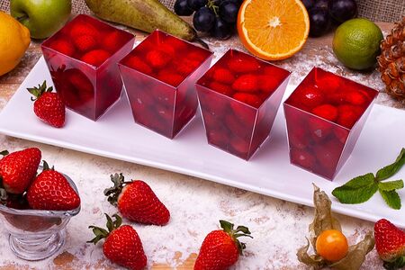 Желе в стаканчике Клубника