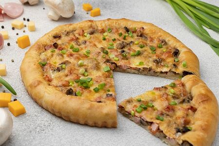 Пирог-пицца с ветчиной и грибами