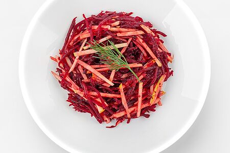 Салат со свеклой и зелёным яблоком