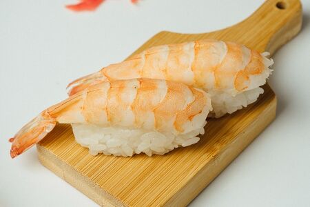 Суши с креветкой