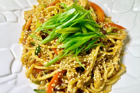 Лапша wok с курицей соусе терияки