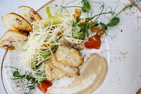 Цезарь с курицей