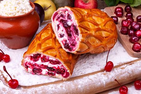 Штрудель Вишня-творог