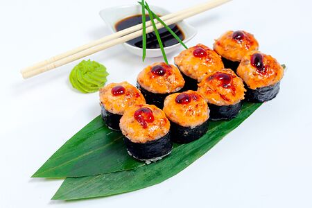 Теплый, острый ролл с угрем